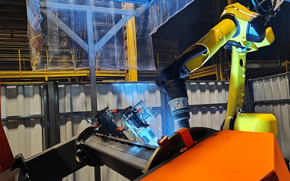 Pjaunamojo dvigubo piršto suvirinimo robotas